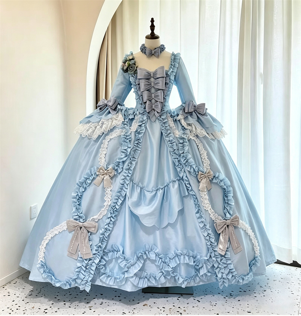 Rokoko-Kleid aus dem 18. Jahrh – Bathrobe Bewertung und Preis